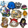 Fabricante al por mayor recuerdo de metal polvo de brillo lindo anime dibujos animados insignia pin de solapa logotipo personalizado pin de esmalte duro